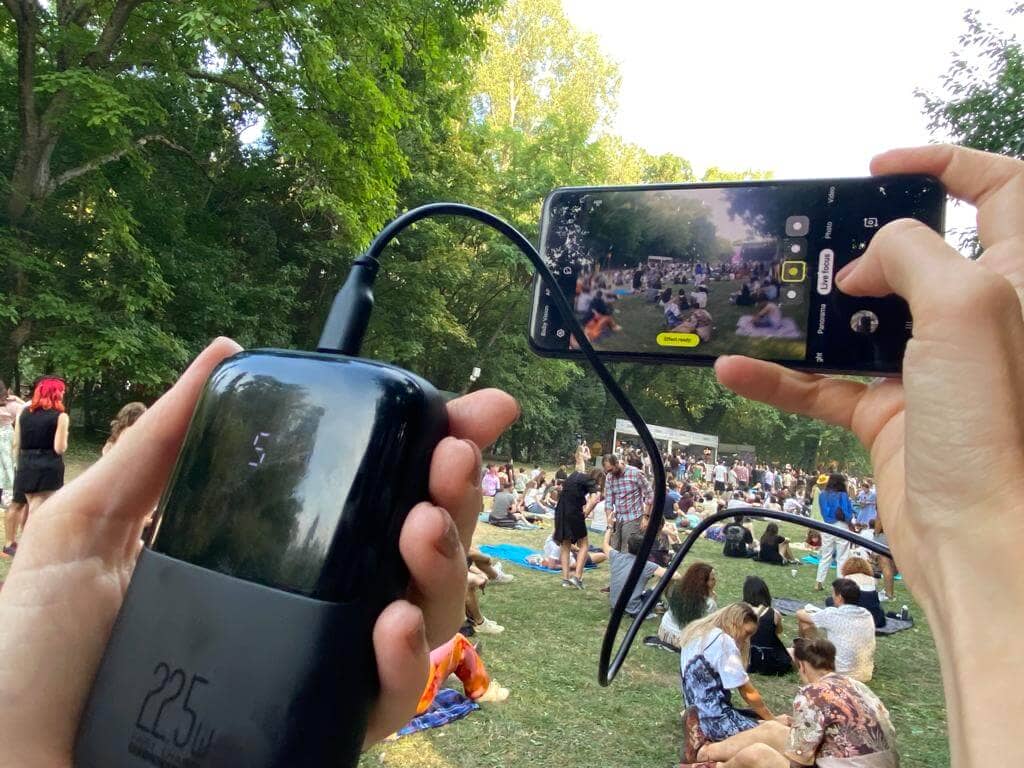 power bank while using the phone