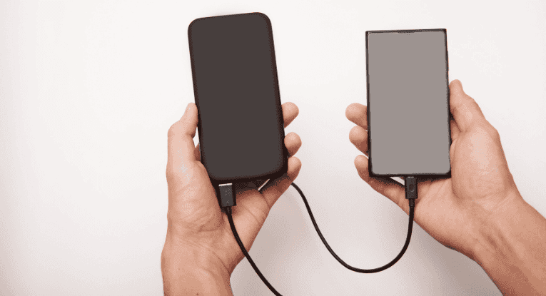 Can a Power Bank Charge And Discharge Simultaneously?