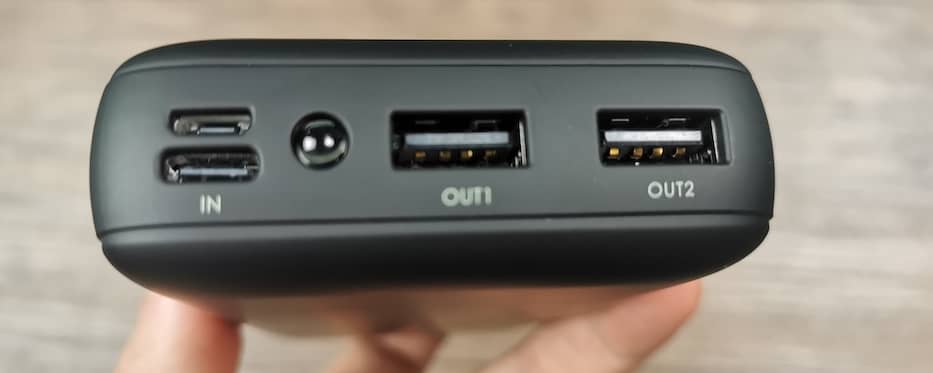 INIU BI-B42 ports